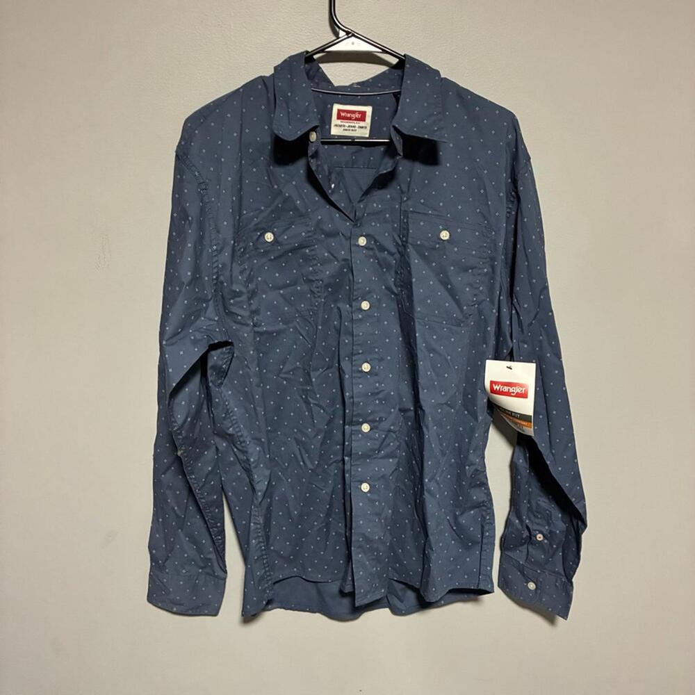 Wrangler NWT Men's button down Shirt size large blue